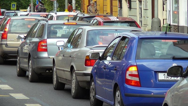Kolaps dopravy v Letňanech má zmírnit změna dopravního značení